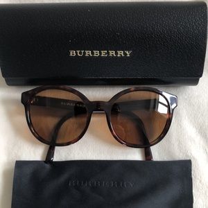 Burberry B4151 Sunglasses, EUC with original case and cloth